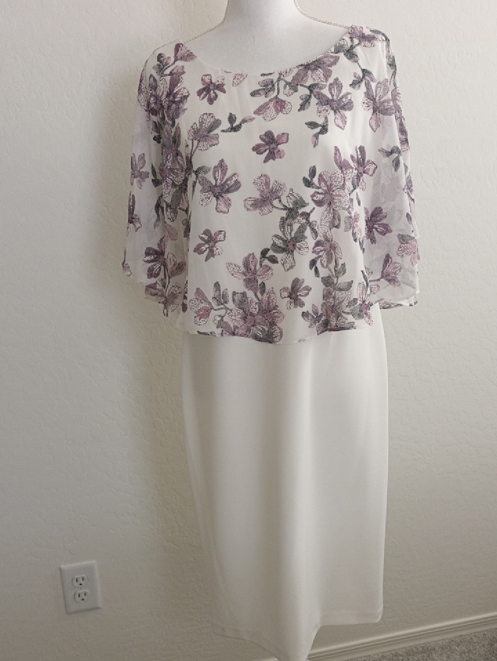 Connected Apparel White Sleeveless Dress With Floral Cape Size 12P